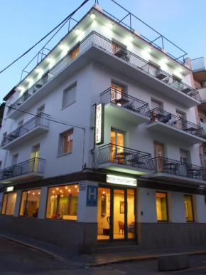 Отель Hotel Montserrat  Сиджес